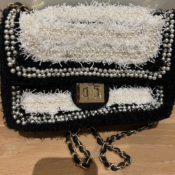 Chanel style shaggy B&W purse with gold and black chain and gold closure. NWT - Picture 3 of 9